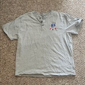 Men’s Gray Patriots Tee